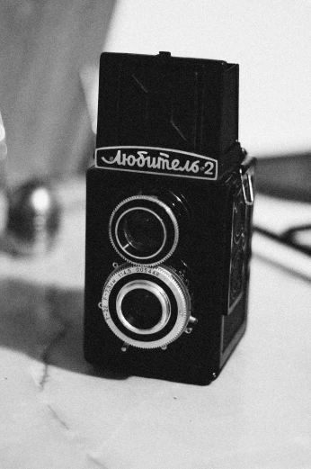 a black and white photo of an old camera, inspired by Diane Arbus, unsplash, rolleiflex tlr, ✨🕌🌙, --n 6, f2.2