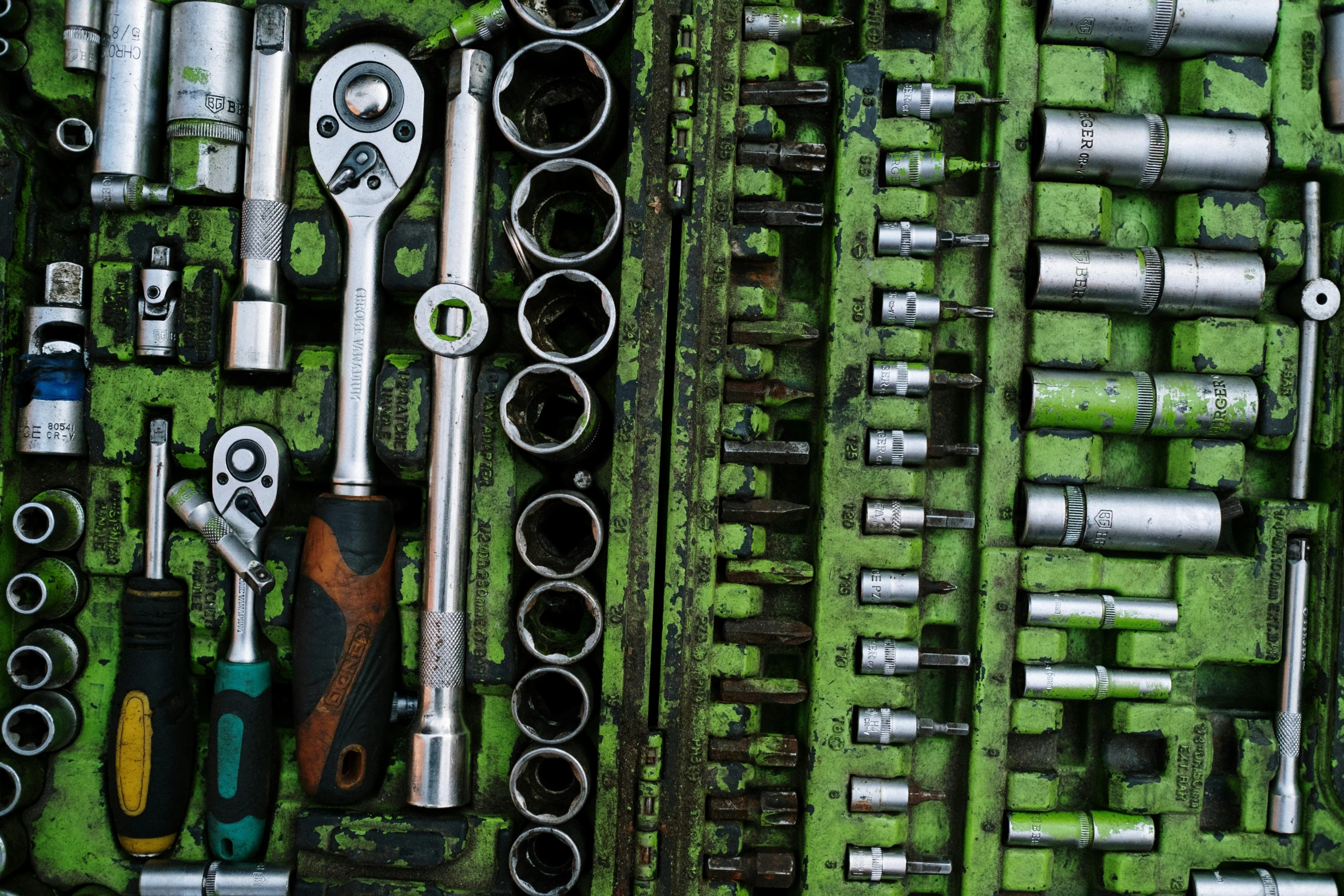 a bunch of tools sitting on top of a table, by Konrad Witz, machinery, green, pattern, thumbnail