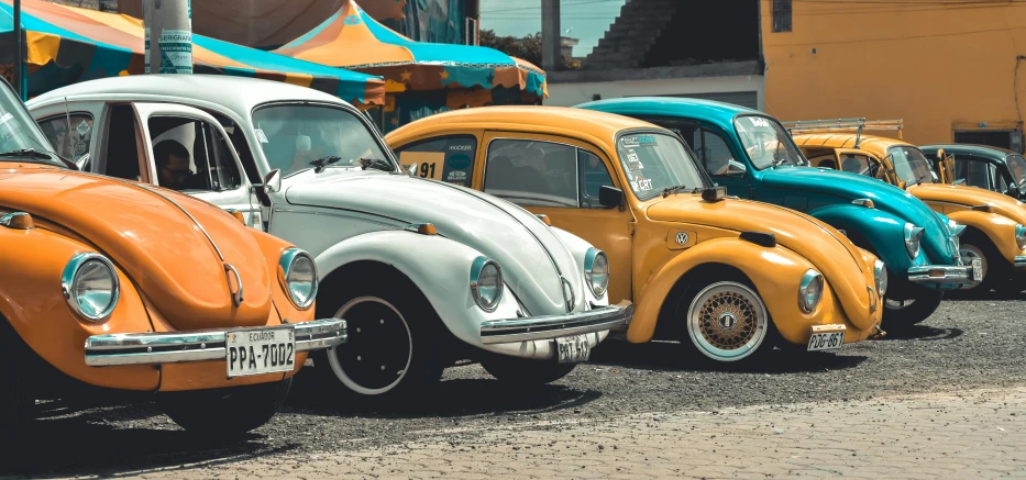 a row of vw beetles parked next to each other, pexels contest winner, 🦩🪐🐞👩🏻🦳, retro haze, white and yellow scheme, avatar image