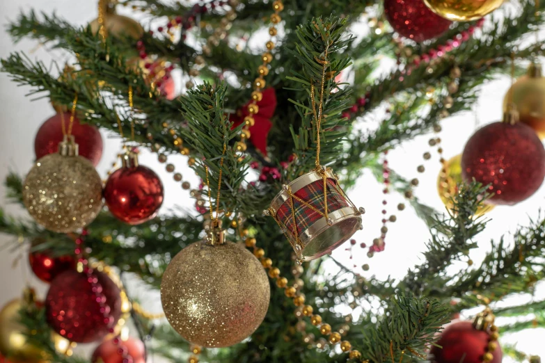 a close up of a christmas tree with ornaments, a portrait, by Maksimilijan Vanka, pexels, high resolution ultradetailed, scotland, avatar image, detail shot