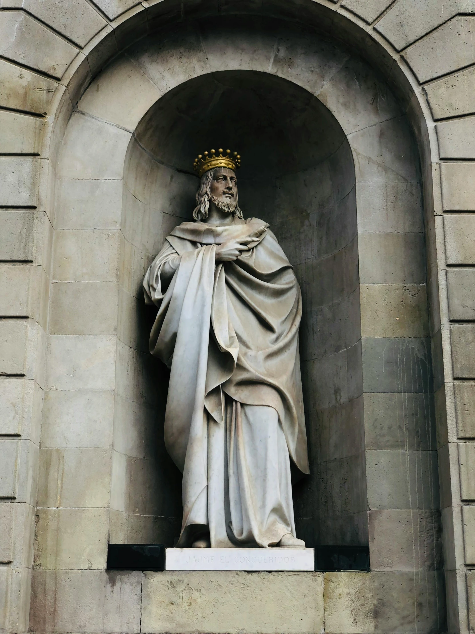 a statue of a man with a crown on his head, a statue, inspired by Károly Markó the Elder, pexels contest winner, wearing long silver robes, majestic saint woman, entrance, german renaissance architecture