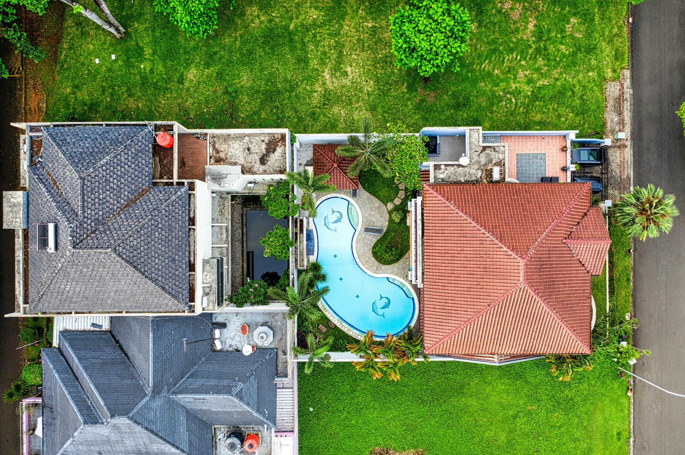 an aerial view of a house with a swimming pool, pexels contest winner, realism, lawns, tiled roofs, 2045, bali