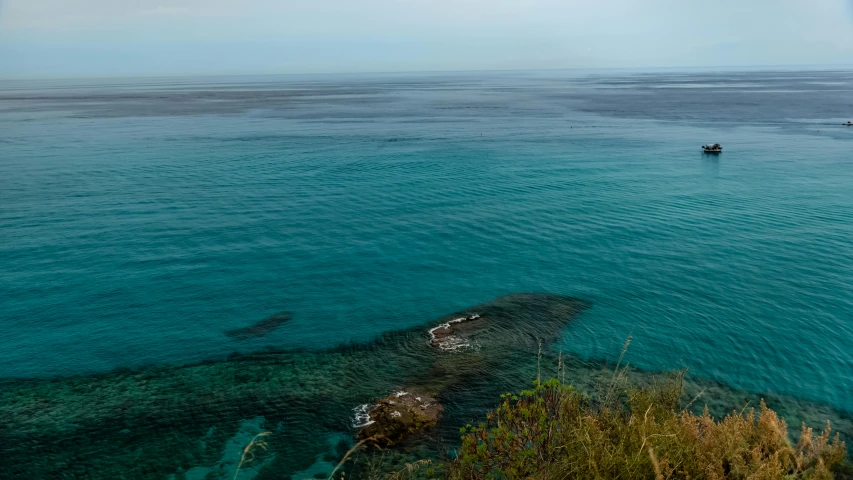 a couple of boats that are in the water, a picture, les nabis, reefs, bulli, distant photo, sunken