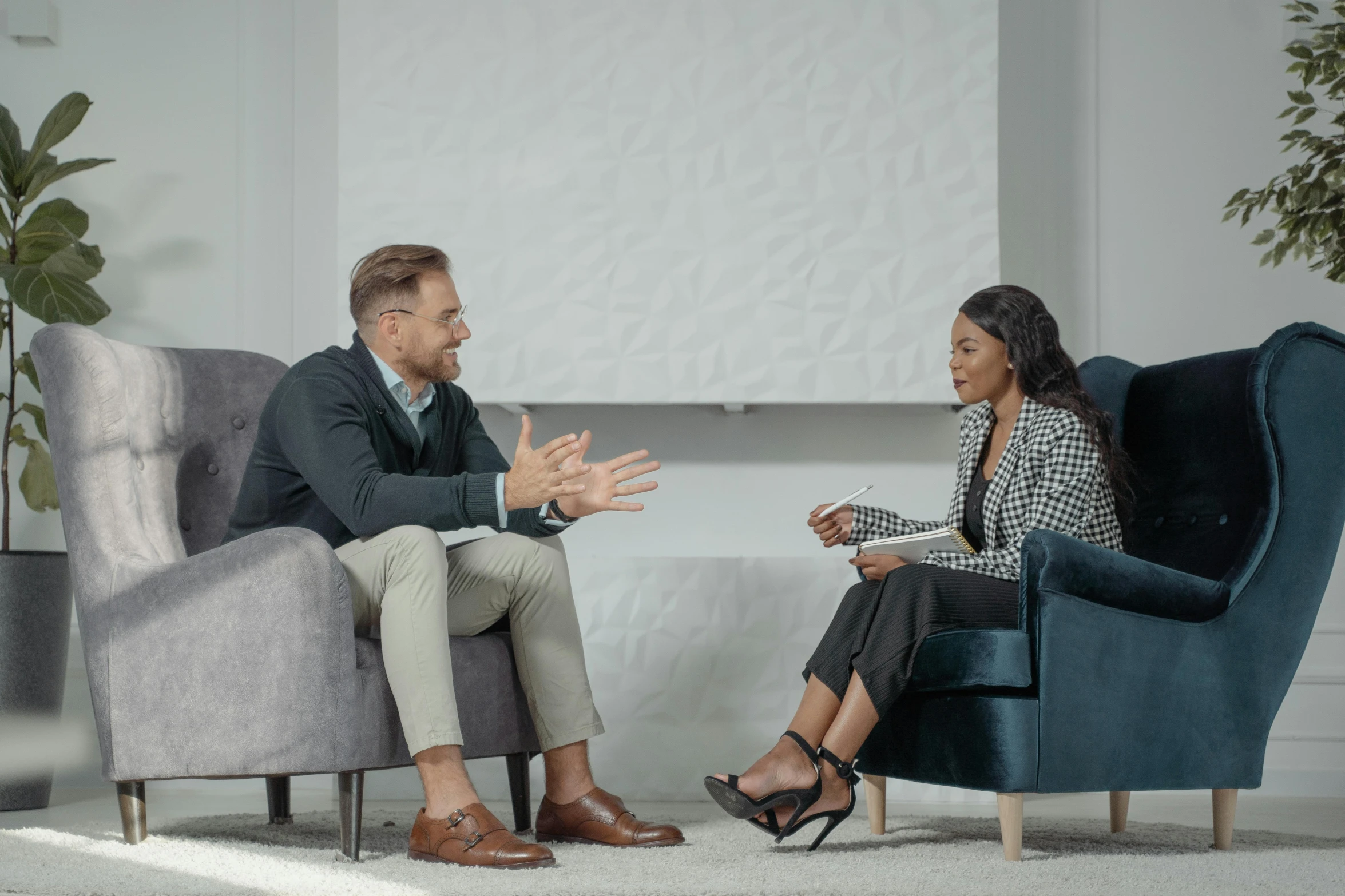 a man and a woman sitting in chairs talking, curated collections, thumbnail, abcdefghijklmnopqrstuvwxyz, low quality photo