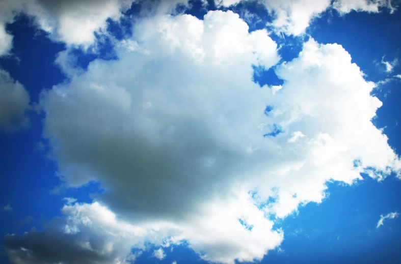 a large white cloud in a blue sky, by Jan Rustem, unsplash, cloud