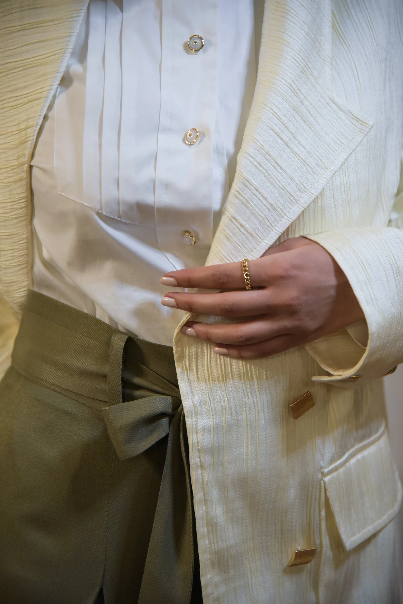 a close up of a person wearing a suit and tie, an album cover, by Nina Hamnett, renaissance, casual white garment, olive green slacks, wearing a haori, gold accessories