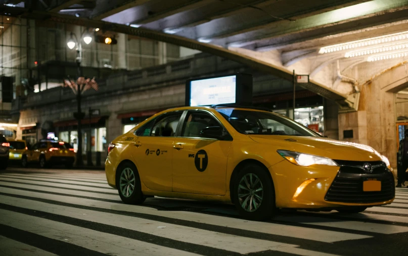 a taxi cab on a city street at night, pexels contest winner, renaissance, hydrogen fuel cell vehicle, humans of new york style, yellow carpeted, 🚿🗝📝