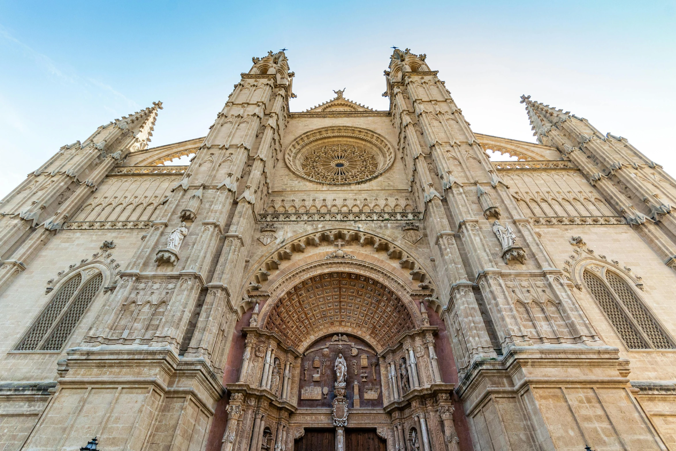 a group of people standing in front of a cathedral, by Matteo Pérez, pexels contest winner, highly detailed symmetry, 2 5 6 x 2 5 6 pixels, spanish, seen from outside