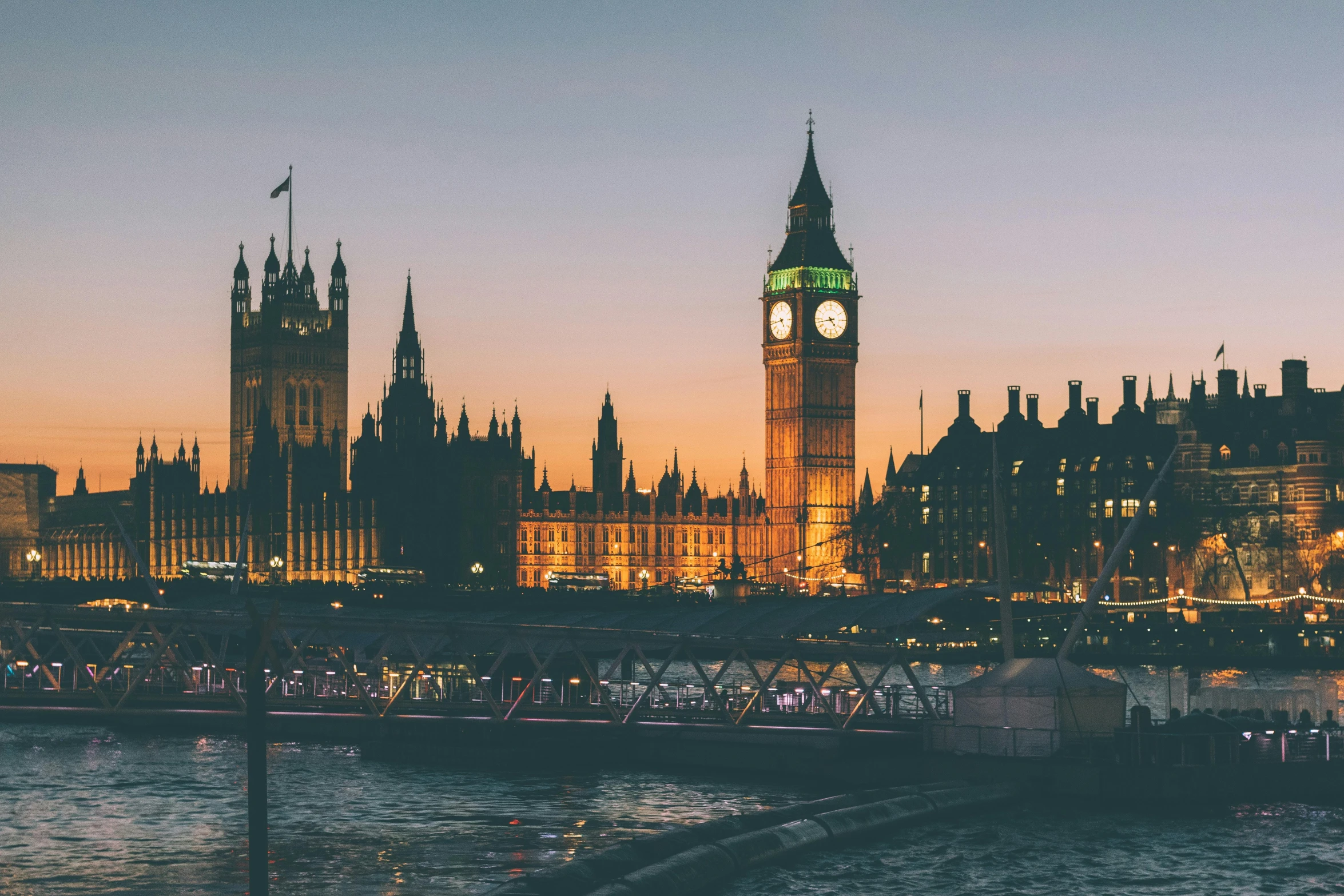 the big ben clock tower towering over the city of london, pexels contest winner, renaissance, late evening, thumbnail, a cozy, 1 2 9 7