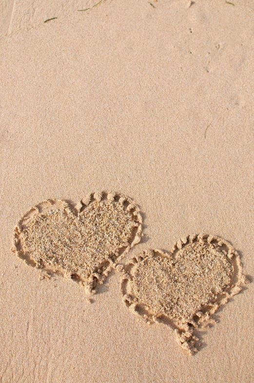 two hearts drawn in the sand on a beach, by Arabella Rankin, unsplash, romanticism, beige, 15081959 21121991 01012000 4k, branding, clover