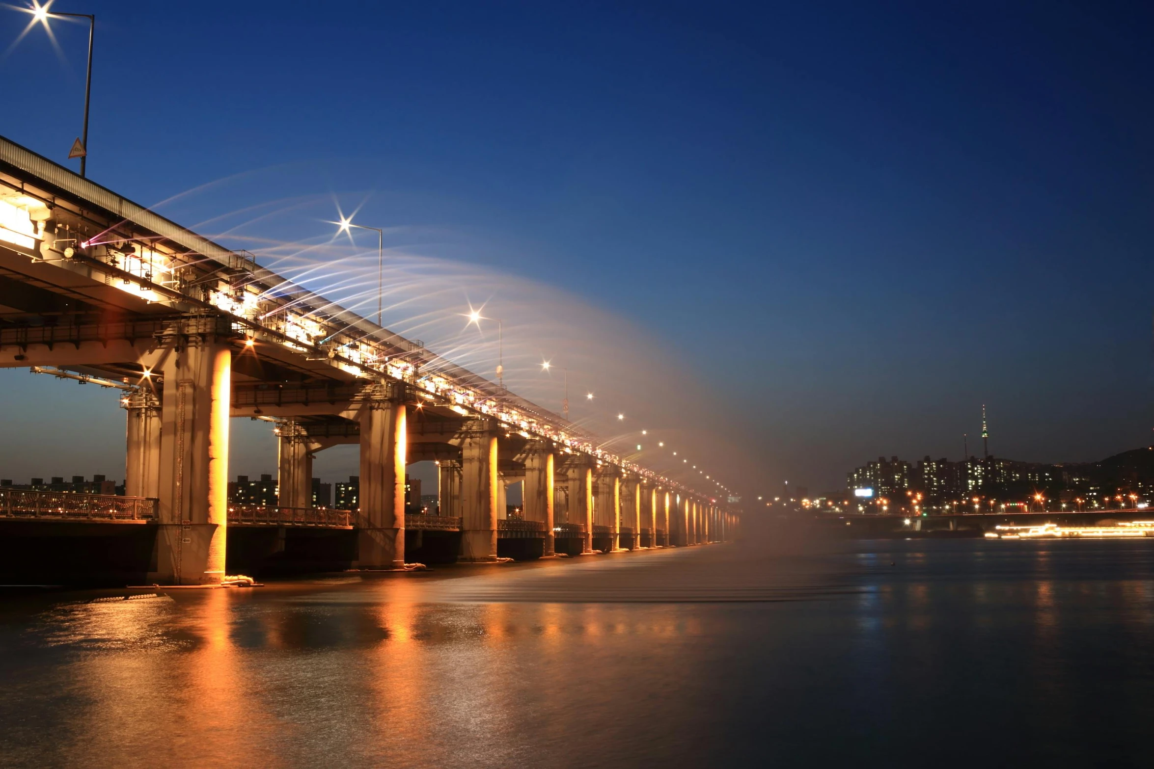 a bridge over a body of water at night, by Jang Seung-eop, pexels contest winner, morning detail, gwanghwamun, shoreline, excitement