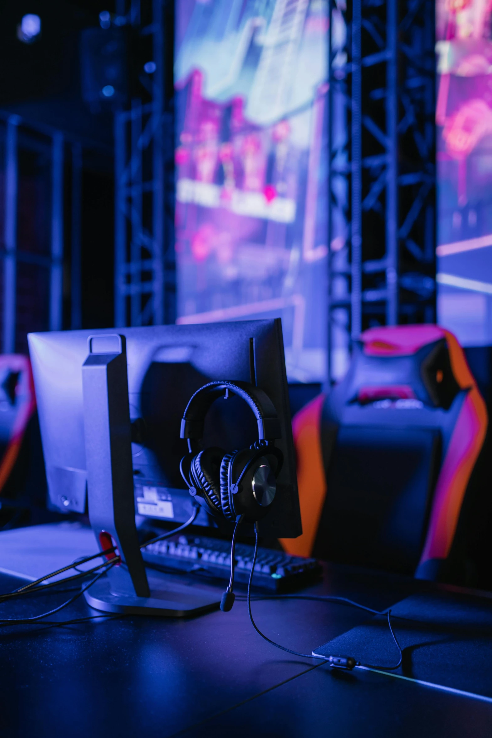 a row of computer monitors sitting on top of a table, esports, 2 5 6 x 2 5 6 pixels, music being played, background image