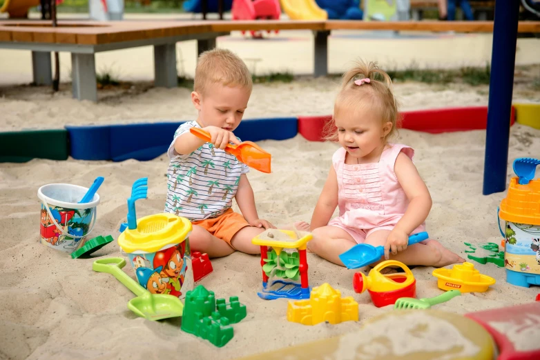 a couple of kids that are playing in the sand, a picture, plasticien, playrix games, beach setting, different sizes, monika