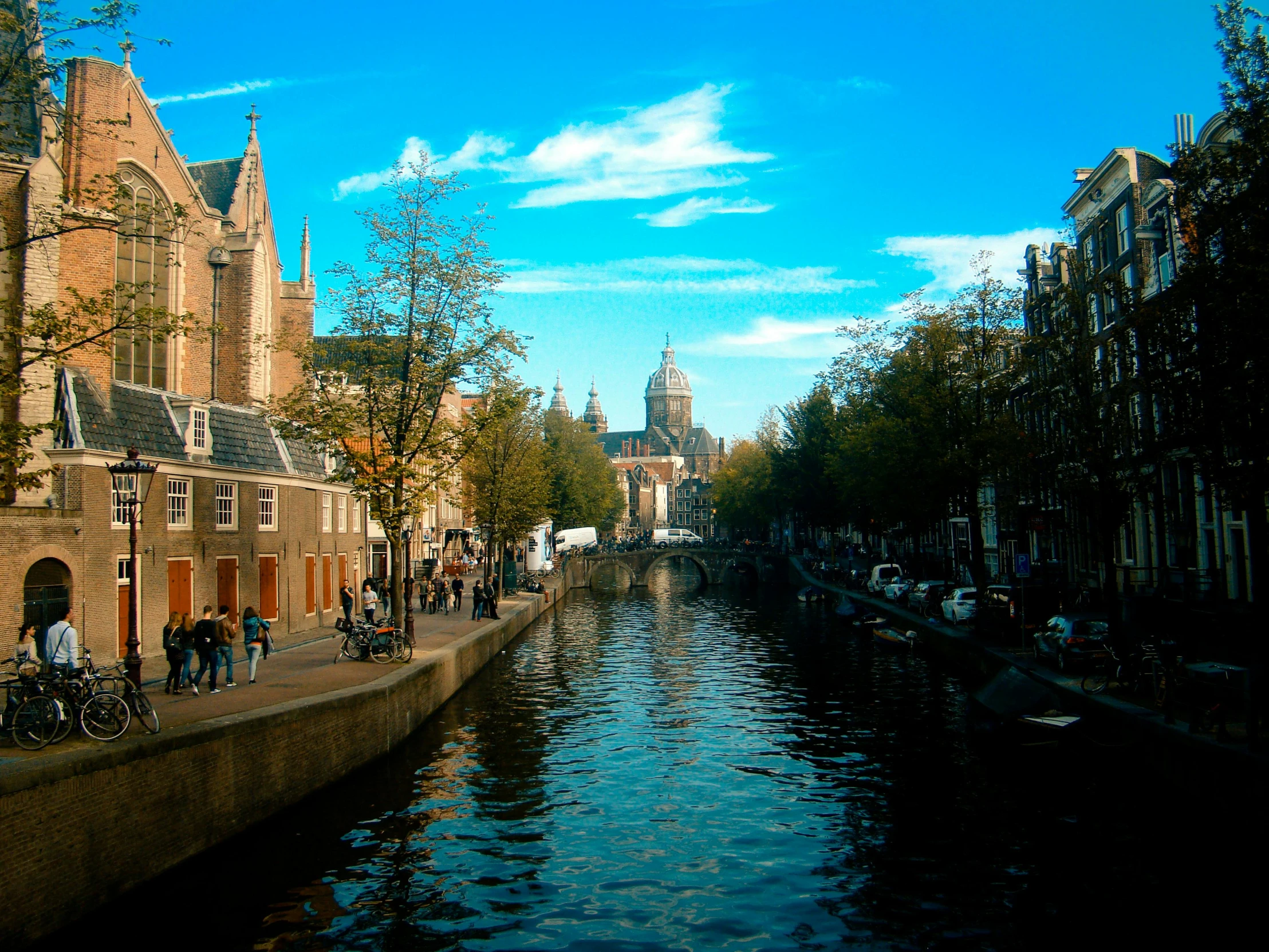 a river running through a city next to tall buildings, by Jan Tengnagel, pexels contest winner, baroque, delft, sunny day time, thumbnail, profile picture 1024px