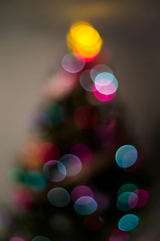 a blurry image of a christmas tree, by Doug Ohlson, pexels, colorful dots, overcast bokeh - c 5, colorful”