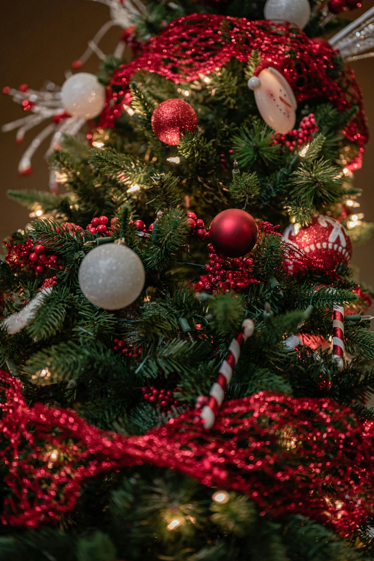 a christmas tree decorated with red and white ornaments, pexels, fine art, closeup of arms, evening time, candy decorations, front facing shot