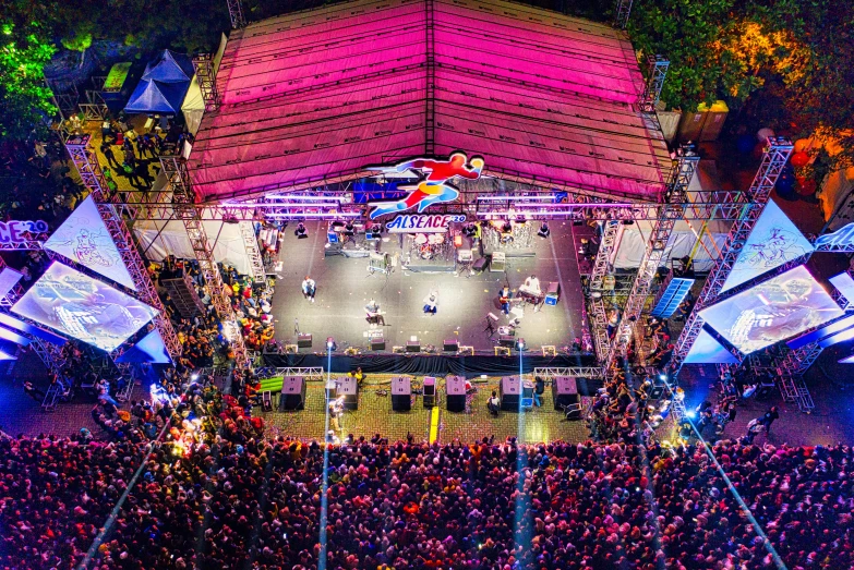 a crowd of people standing on top of a stage, bird's eye, carnaval de barranquilla, colourful lighting, band