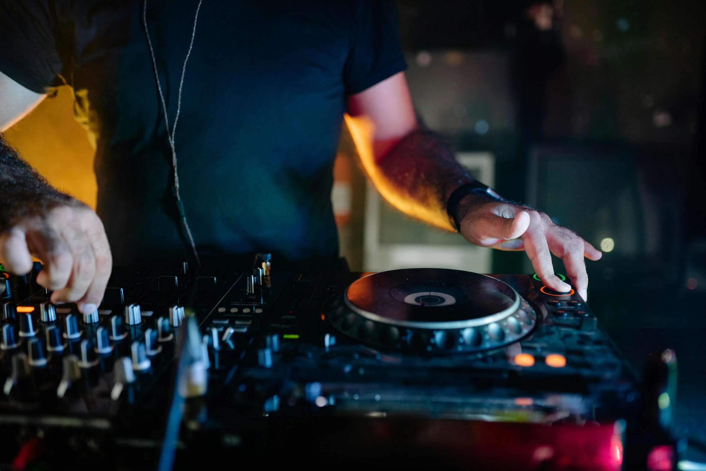 a man that is playing some kind of music, pexels, dj at a party, avatar image, tiny details, thumbnail