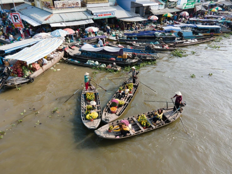 a bunch of boats that are in the water, by Meredith Dillman, pexels contest winner, hurufiyya, busy market, hoang long ly, thumbnail, flooding