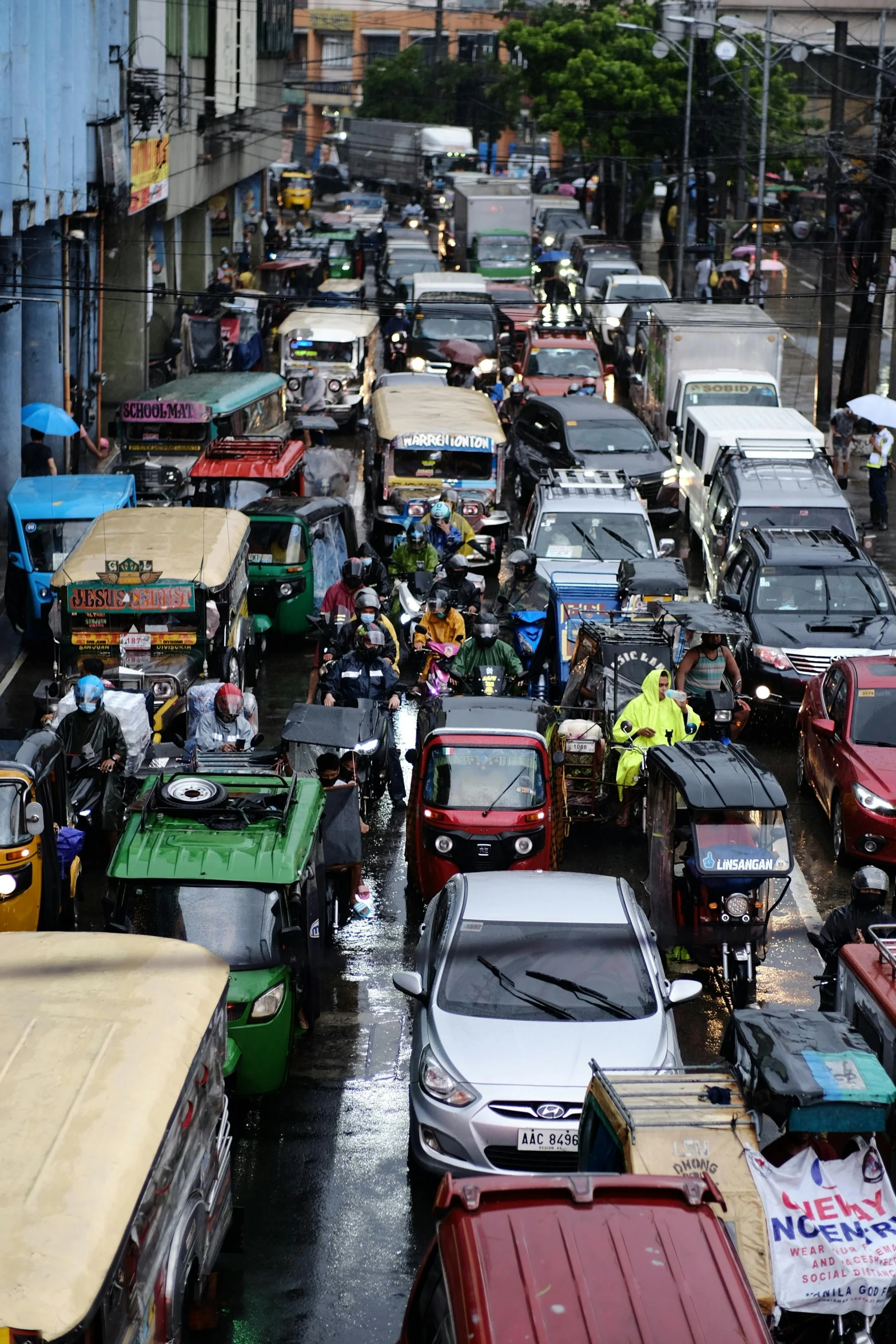 a busy city street filled with lots of traffic, happening, john jude palencar, square, thumbnail, philippines