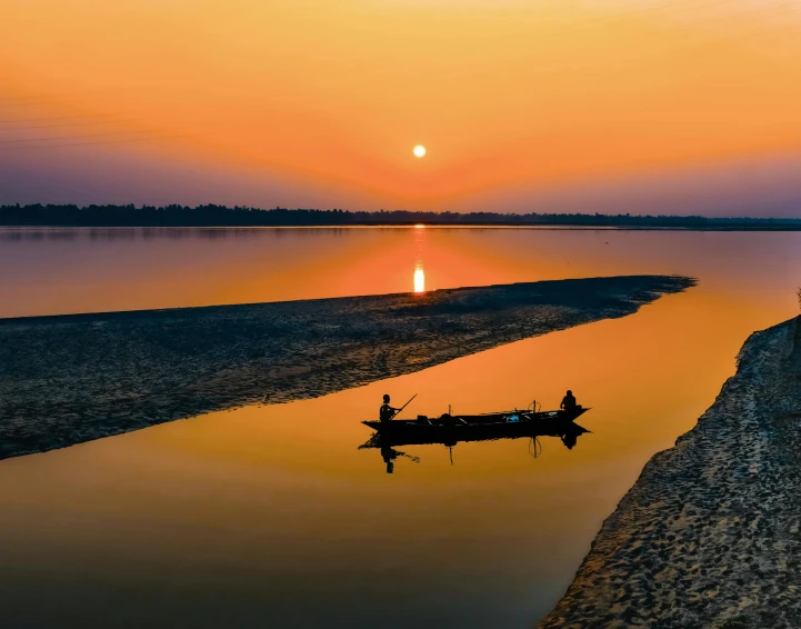 a boat that is sitting in the water, by Sunil Das, pexels contest winner, romanticism, sunset panorama, great river, nat geo, hot sun