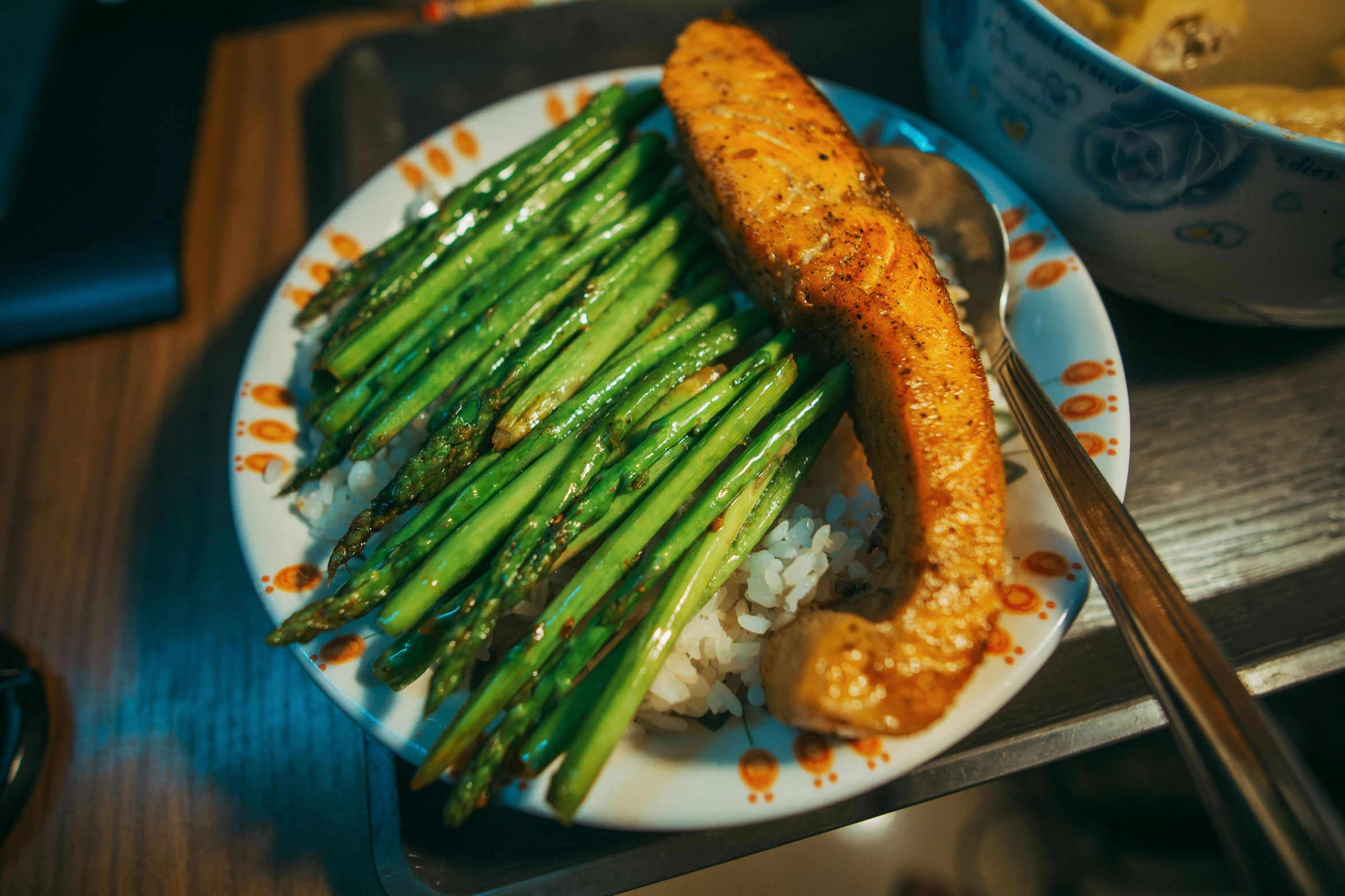 a close up of a plate of food with asparagus, unsplash, salmon khoshroo, 🚿🗝📝, 90s photo, background image