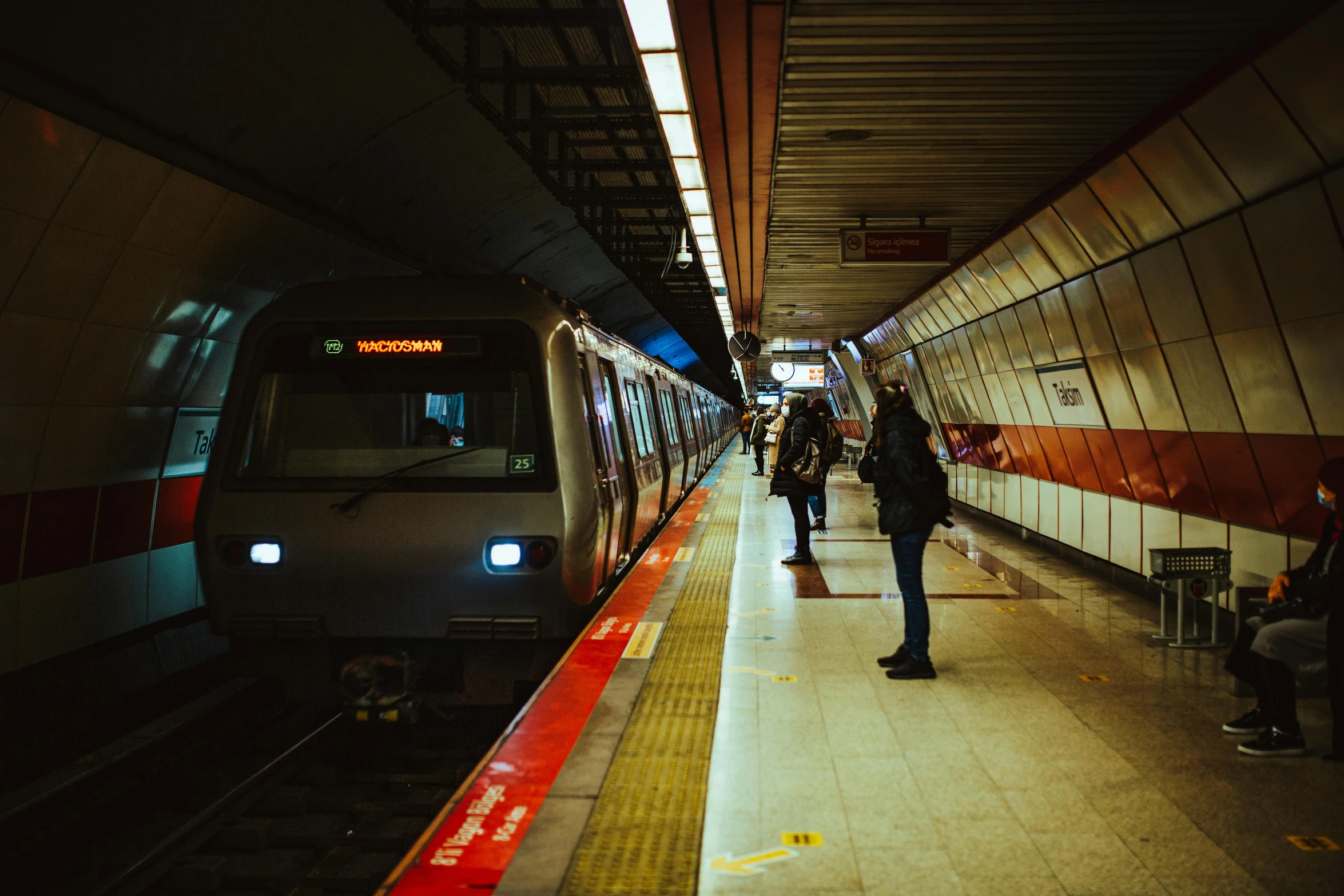 a subway station with people waiting for a train, by Alejandro Obregón, pexels contest winner, square, orange line, 🚿🗝📝, chile