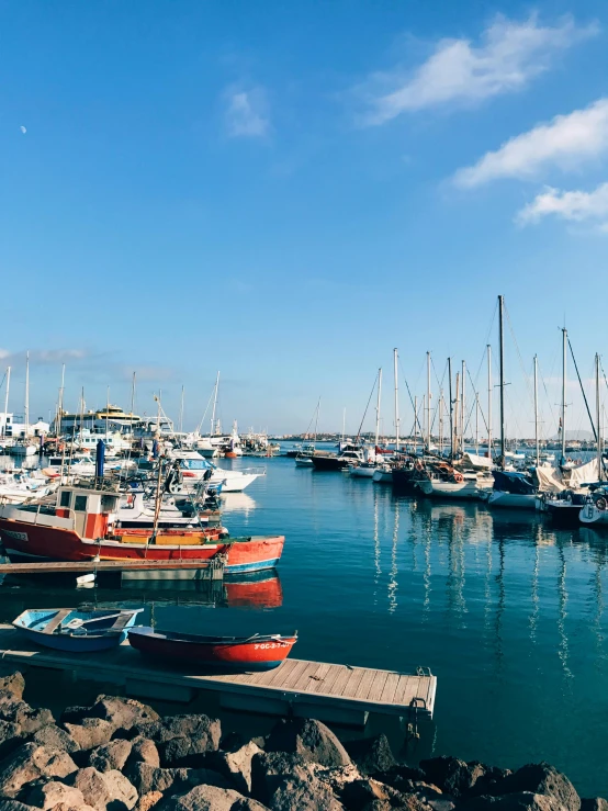 a harbor filled with lots of boats under a blue sky, a picture, pexels contest winner, 🚿🗝📝