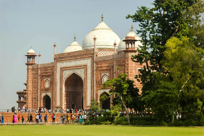 a group of people standing in front of a building, by Meredith Dillman, pexels contest winner, hurufiyya, taj mahal, lawn, 15081959 21121991 01012000 4k, thumbnail