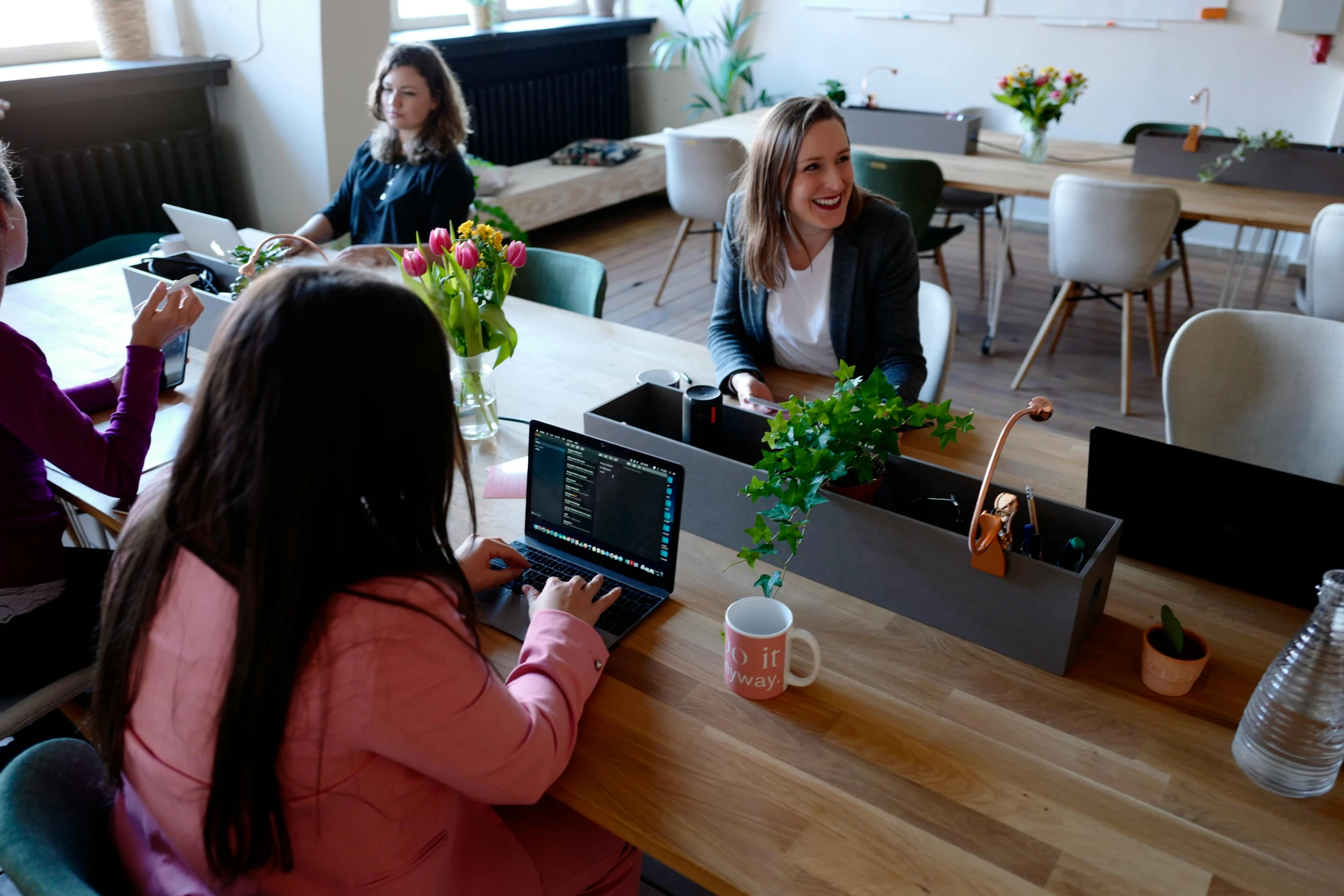 a group of people sitting around a table with laptops, pexels contest winner, arbeitsrat für kunst, decoration, profile image, 9 9 designs, female looking