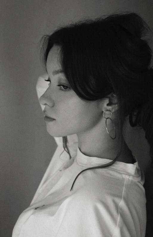 a black and white photo of a woman, inspired by Tang Sin Yun Sandara, ariana grande, looking away from camera, pokimane, profile image