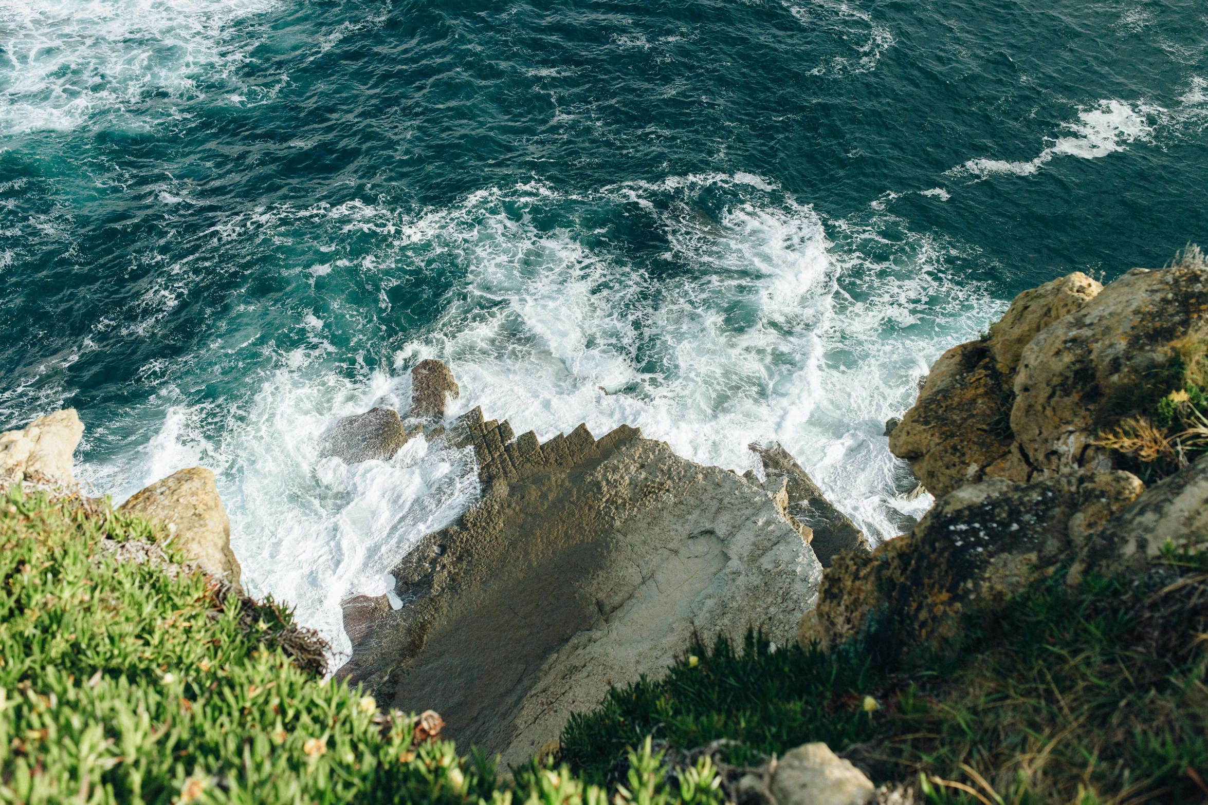 a view of the ocean from the top of a cliff, by Jessie Algie, pexels contest winner, happening, steps leading down, rough water, thumbnail, over a chalk cliff