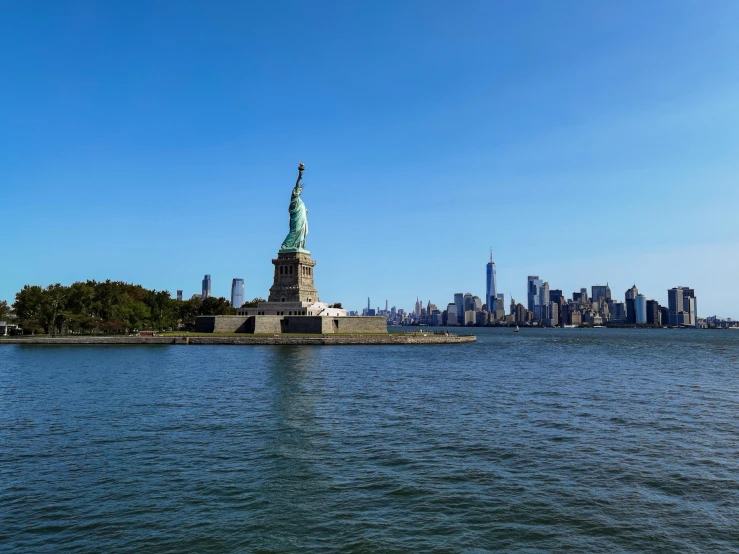 a view of the statue of liberty from across the water, a statue, by Gavin Hamilton, pexels contest winner, clear blue skies, panorama, 15081959 21121991 01012000 4k, instagram post