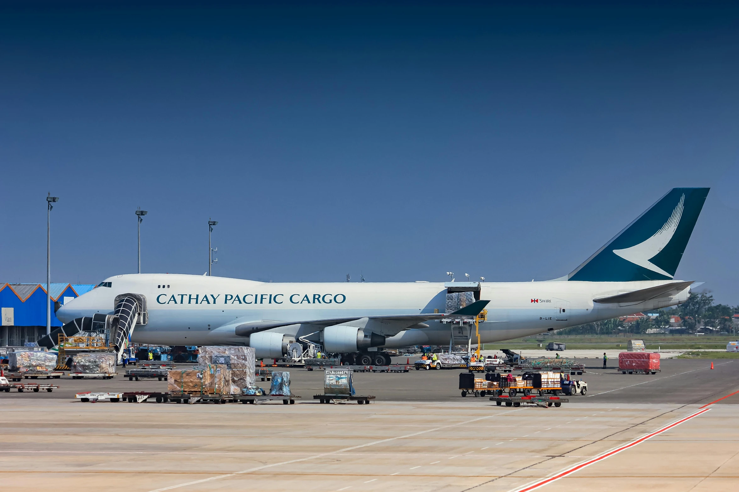 a large jetliner sitting on top of an airport tarmac, cargo spaceships, hong kong, avatar image, cartier