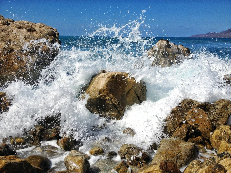 a body of water that has some rocks in it, pexels contest winner, crashing waves and sea foam, mediterranean, thumbnail, hollister ranch