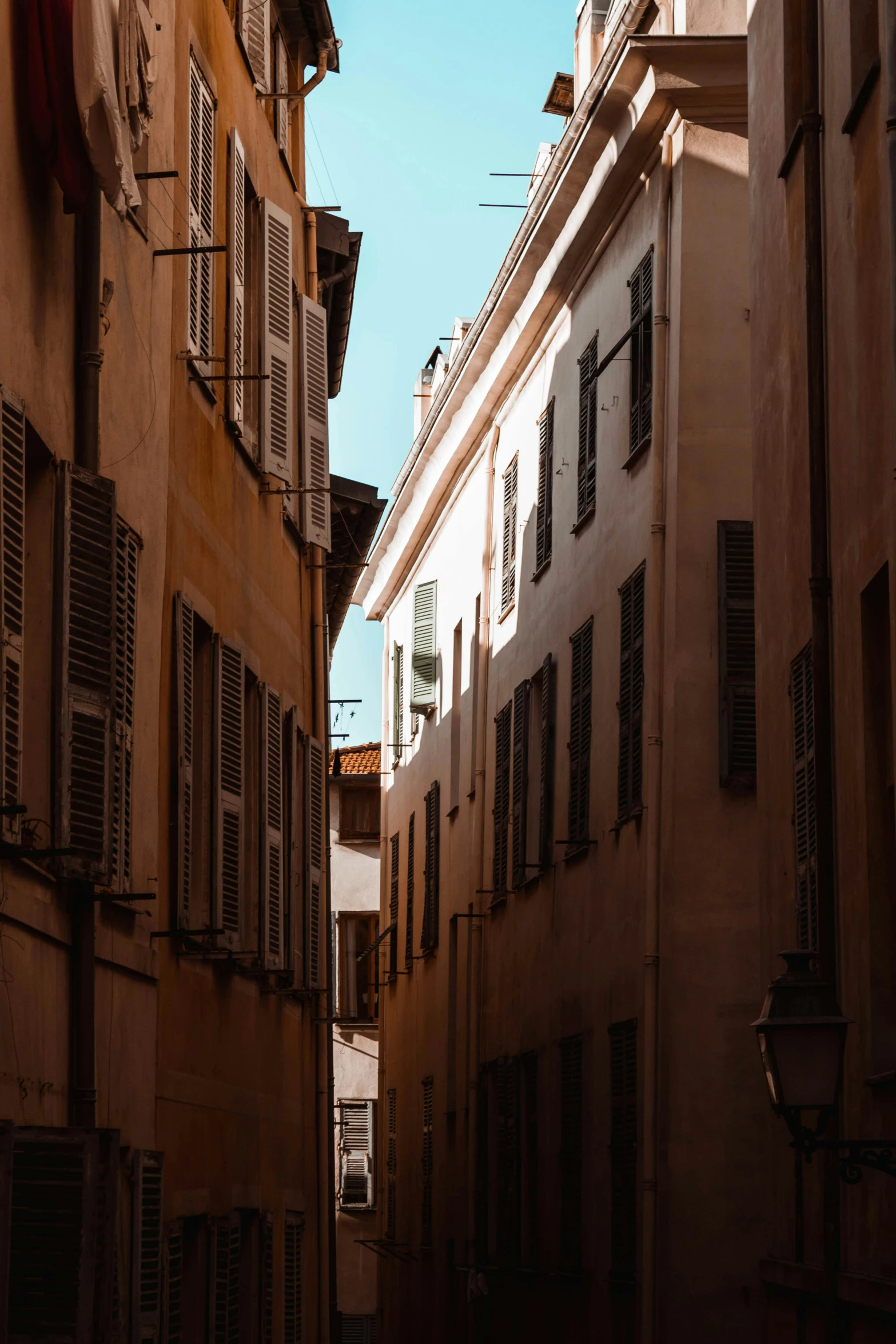 a narrow street in an old european city, pexels contest winner, renaissance, nice afternoon lighting, shutters, sunny sky, hallways