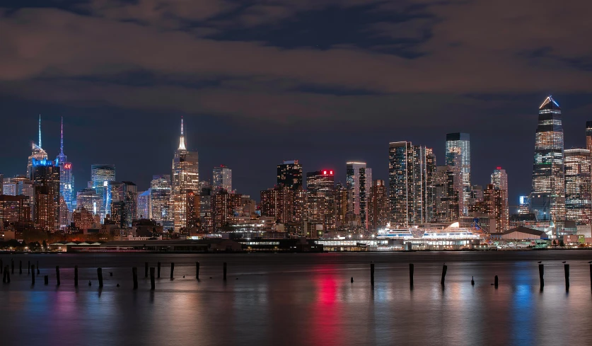 the city skyline is lit up at night, pexels contest winner, peter hurley, shoreline, ilustration, nyc