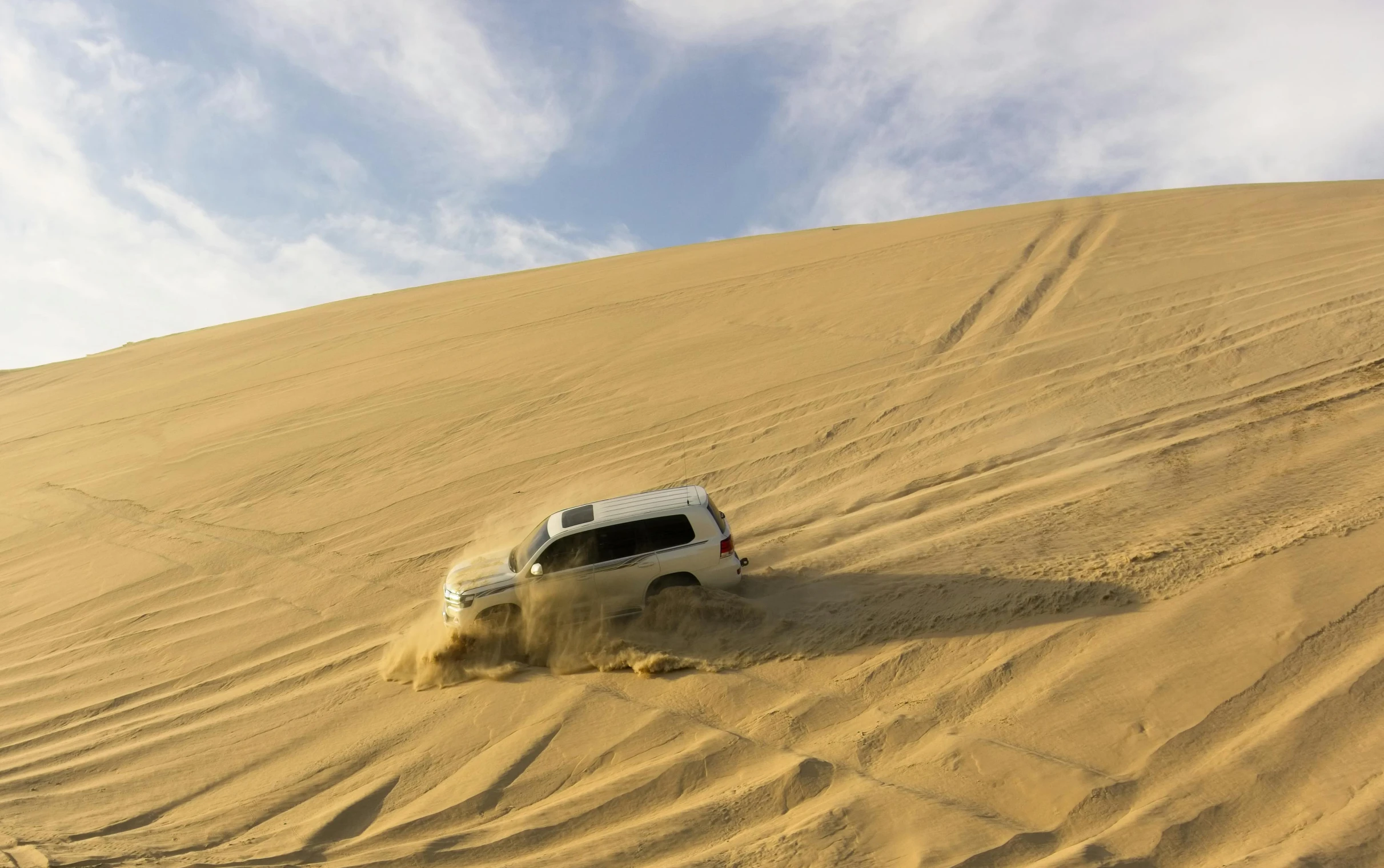 a truck that is driving in the sand, head down, 1km tall, profile image, detailing