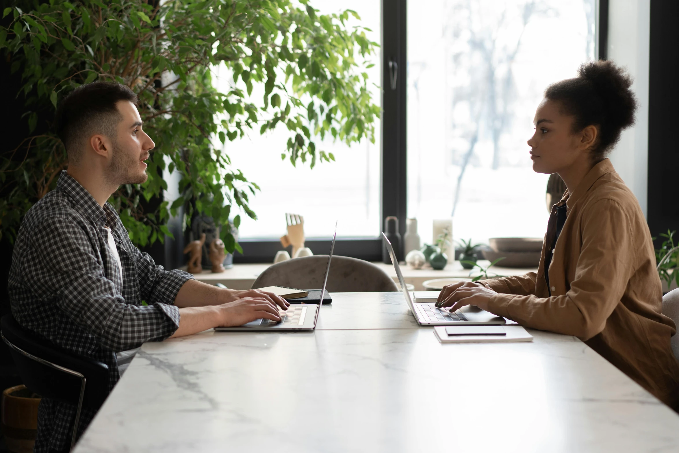 two people sitting at a table with laptops, pexels contest winner, facing each other, casually dressed, avatar image, profile image