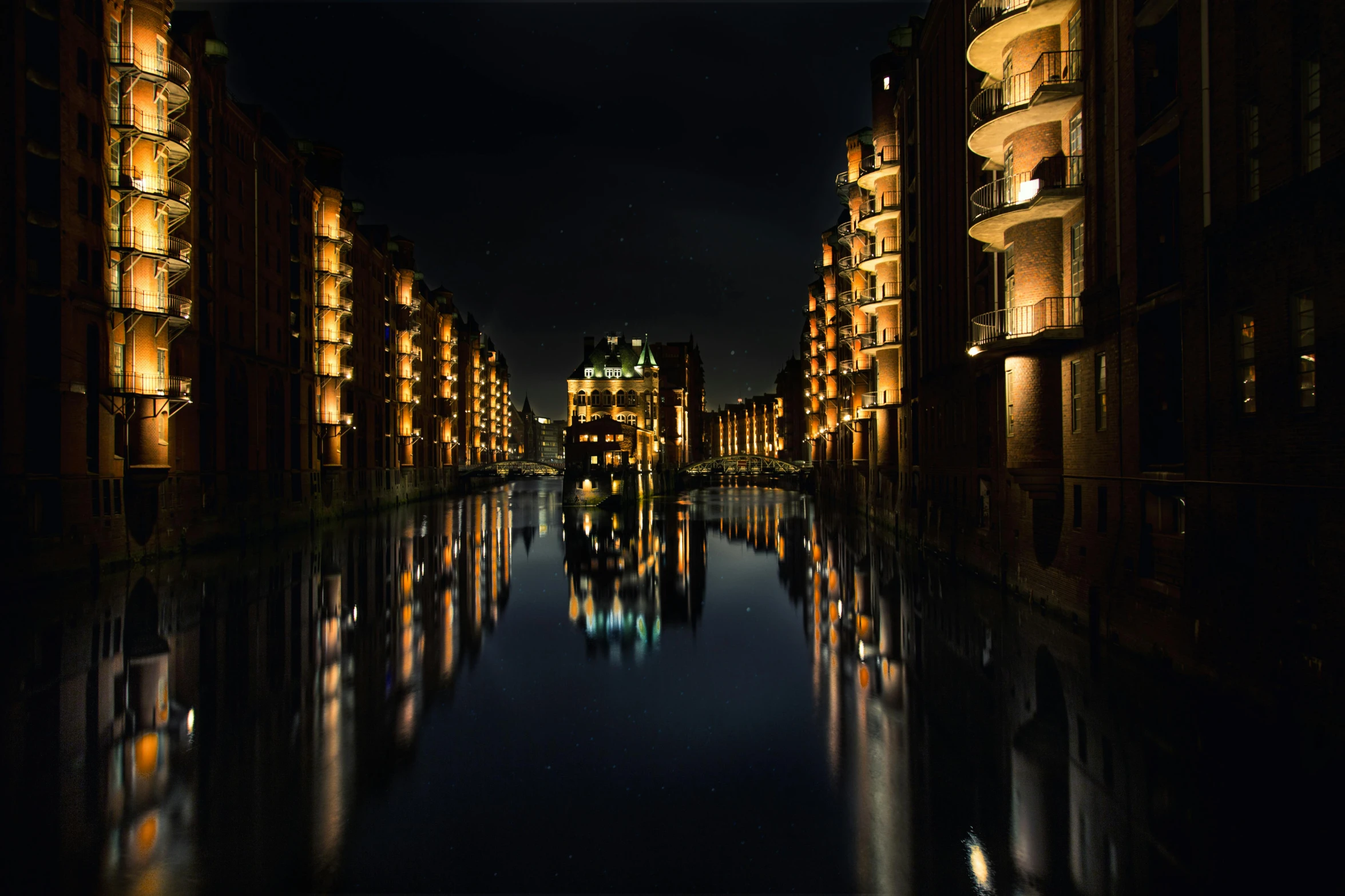 a canal in the middle of a city at night, by Sebastian Spreng, pexels contest winner, hyperrealism, warehouses, hannover, paul barson, 2 4 mm iso 8 0 0