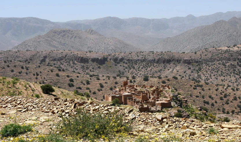 a small village in the middle of a desert, by Lee Loughridge, les nabis, slide show, mountainous terrain, girih, ancient overgrown ruins