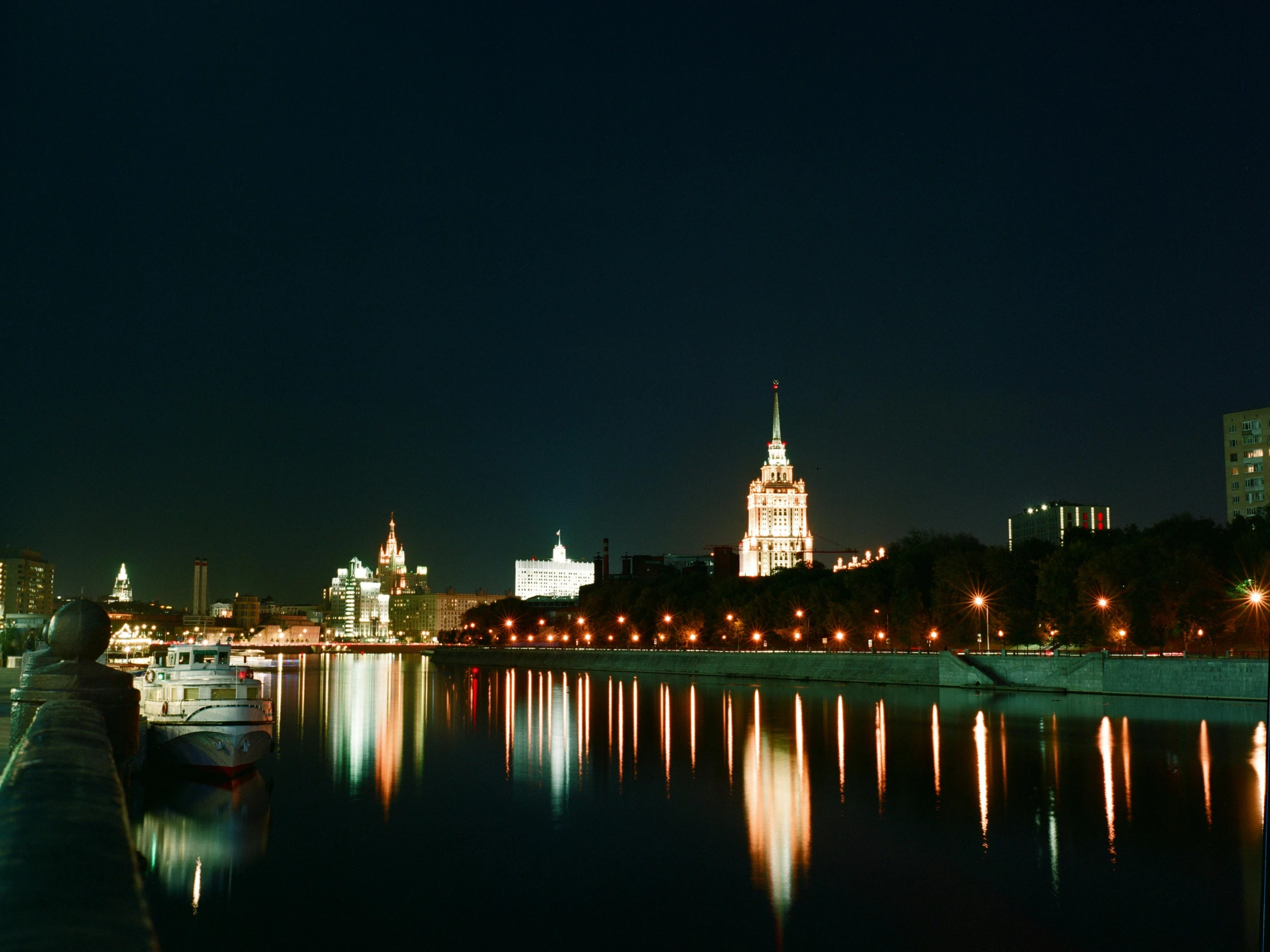 a large body of water next to a city at night, an album cover, by Andrei Kolkoutine, pexels contest winner, in moscow centre, 15081959 21121991 01012000 4k, medium format. soft light, 3 boat in river