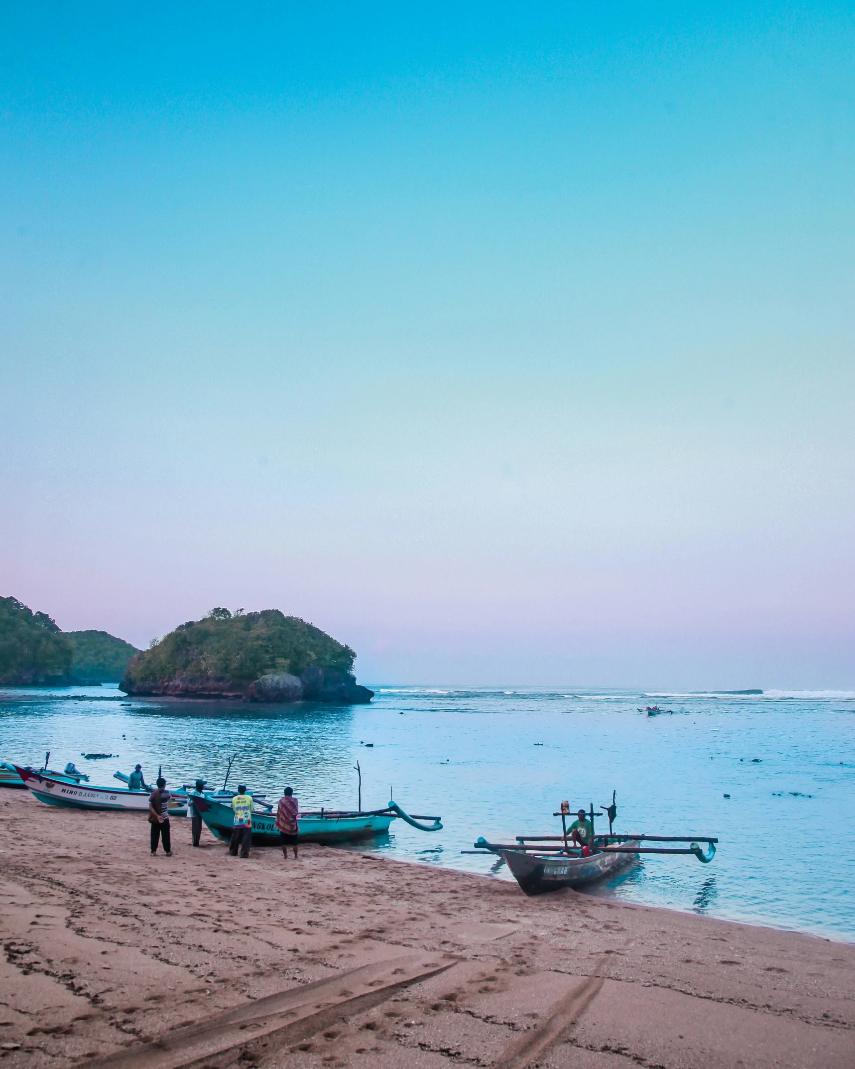 a group of boats sitting on top of a sandy beach, by Jessie Algie, pexels contest winner, sumatraism, pastel hues, early evening, bali, two medium sized islands