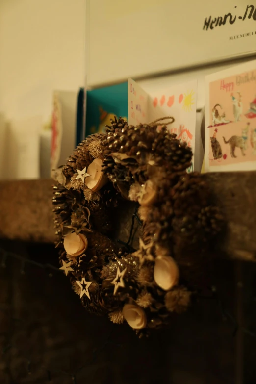 a close up of a wreath on a mantle, by Maki Haku, fossil ornaments, decoration around the room, starry, ilustration
