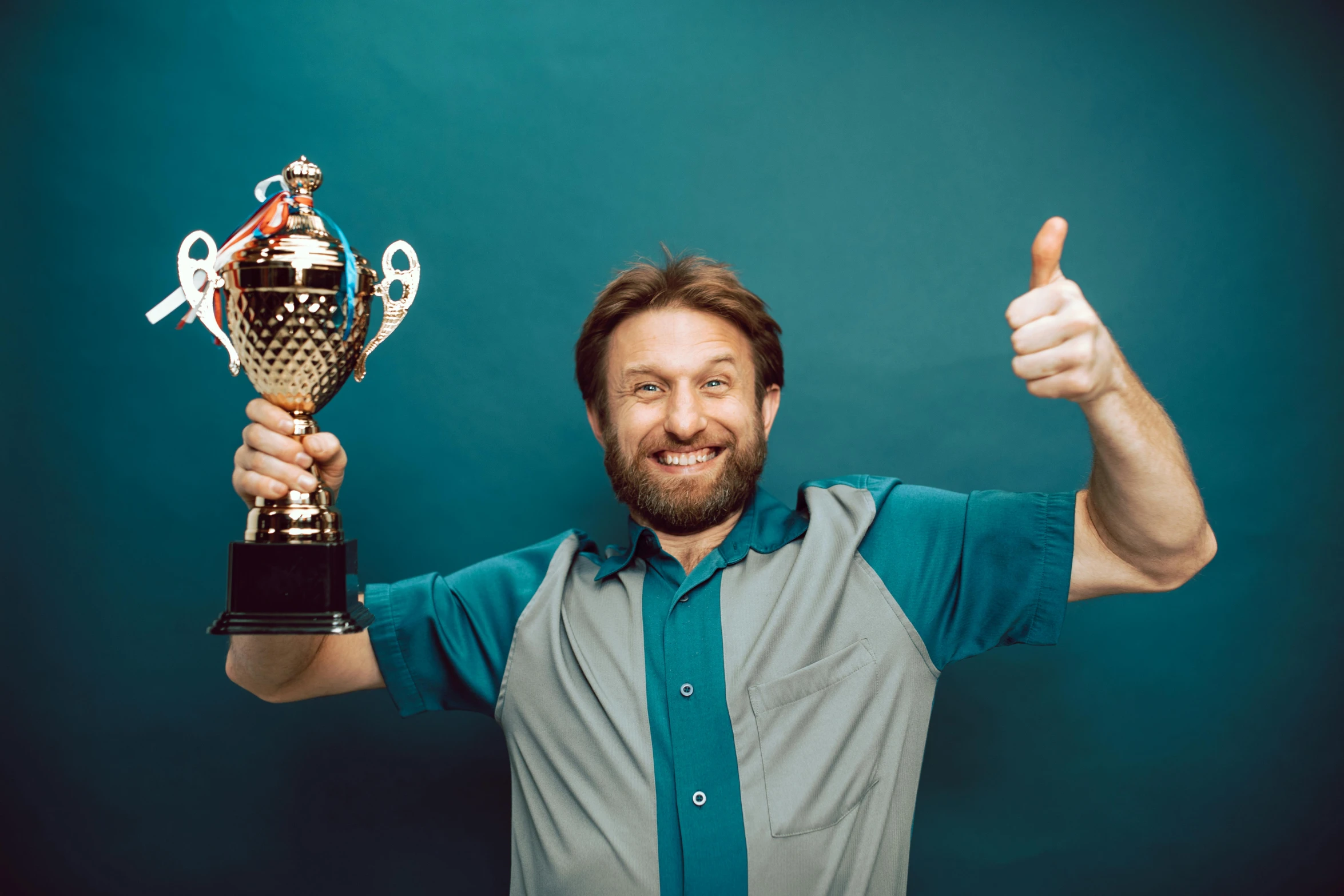 a man holding a trophy and giving a thumbs up, pexels contest winner, programmer, фото девушка курит, charlie day, professional profile picture