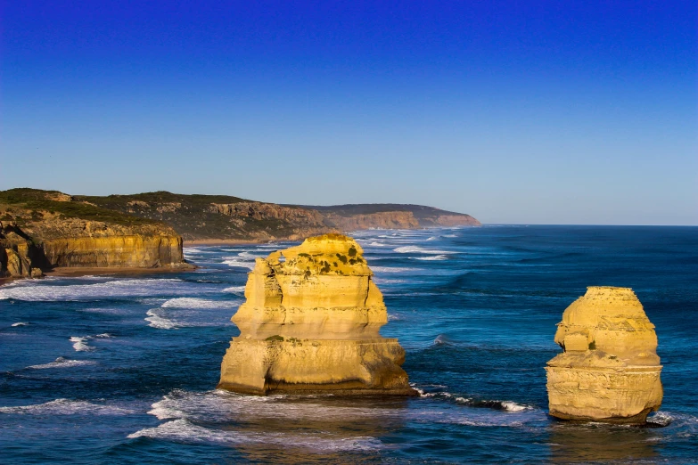 the great ocean road, great ocean road, great ocean road, great ocean road, great ocean road, great ocean road, great ocean road, pexels contest winner, prop rocks, 1 petapixel image