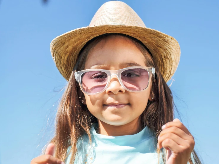 a little girl wearing a straw hat and sunglasses, pexels contest winner, square rimmed glasses, avatar image, manuka, super detailed image