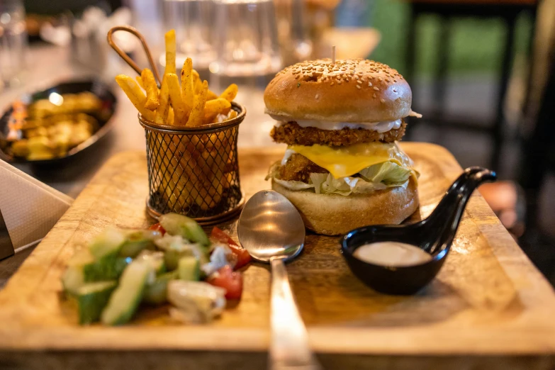 a burger sitting on top of a wooden cutting board, by Sebastian Vrancx, pexels, un restaurant avec une terrasse, 🦩🪐🐞👩🏻🦳, chicken sandwich, thumbnail