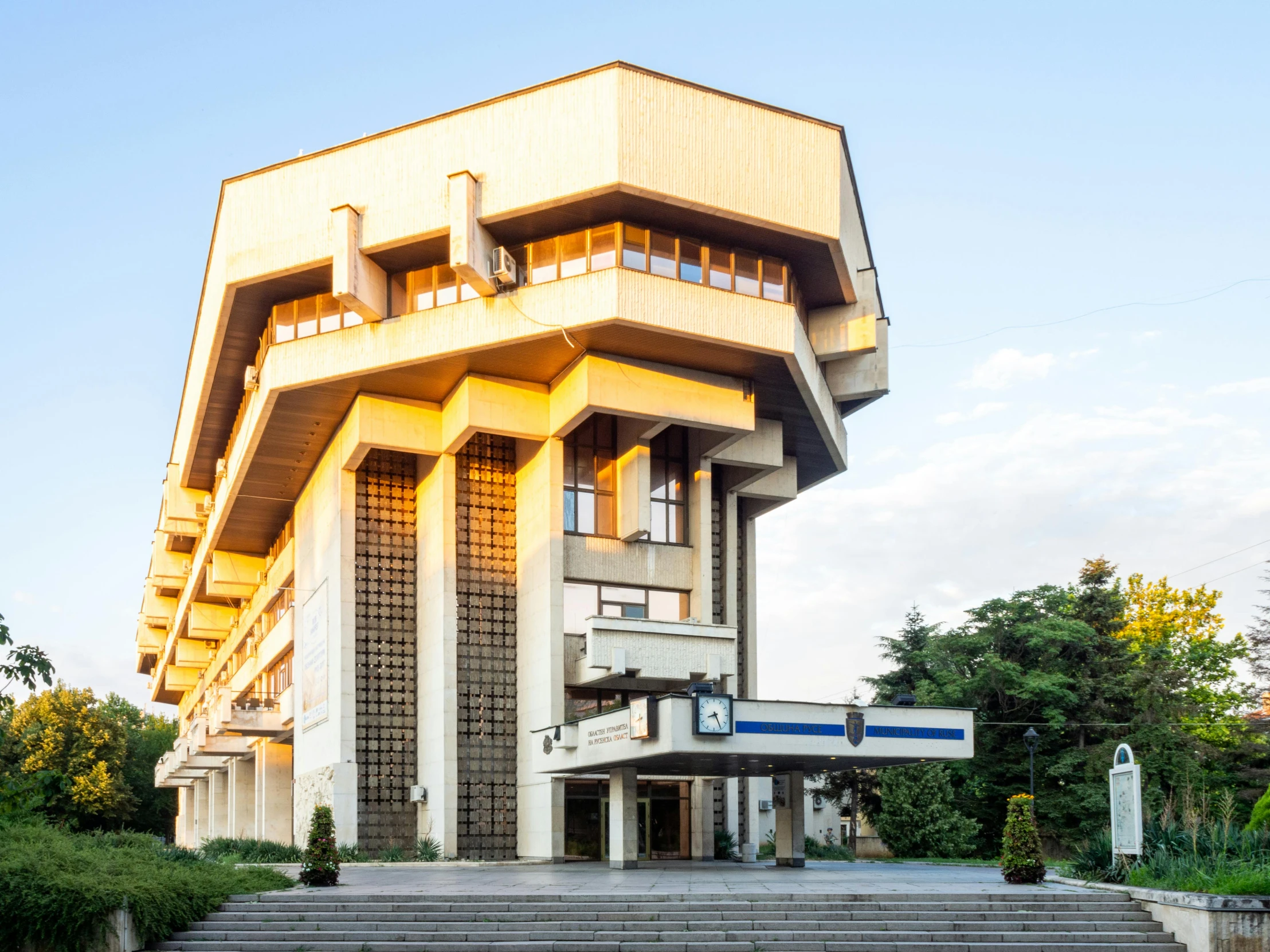 a tall building with stairs in front of it, csok istvan, hexagonal shaped, profile image, imperial brutalist base