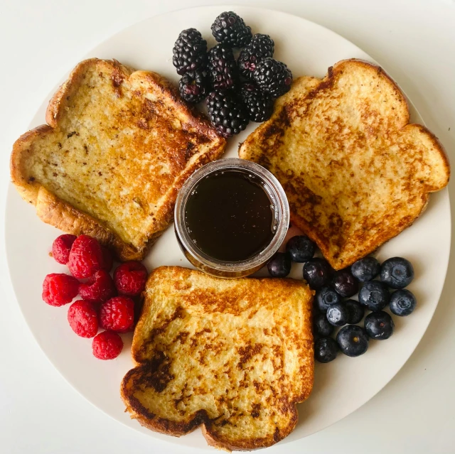 a white plate topped with french toast and berries, pexels, breads, 🦩🪐🐞👩🏻🦳, symmetrical, maple syrup